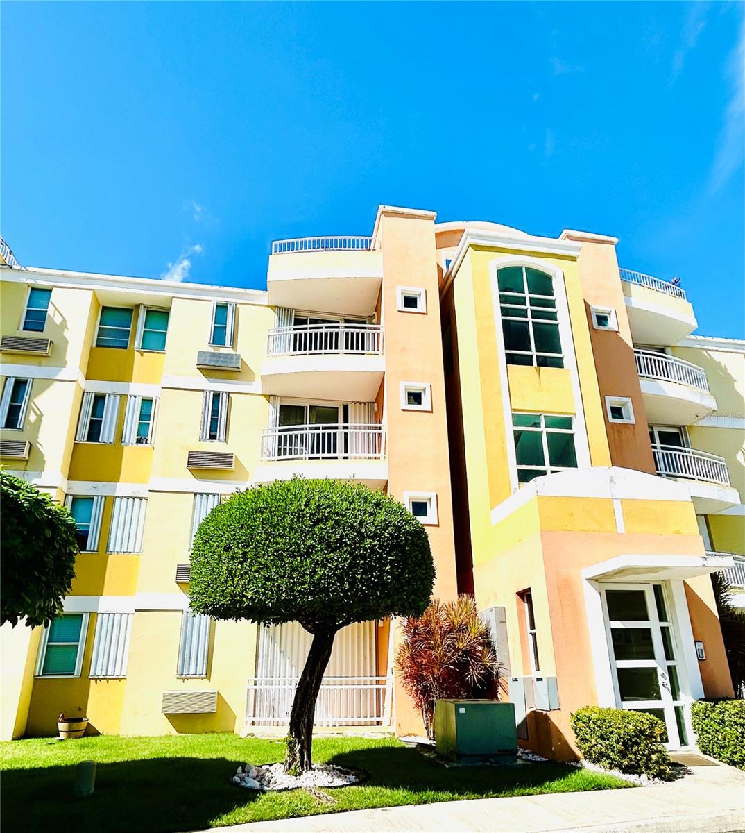 187 Sector El Martillo, Barrio Mediania Alta #F-304, PR
