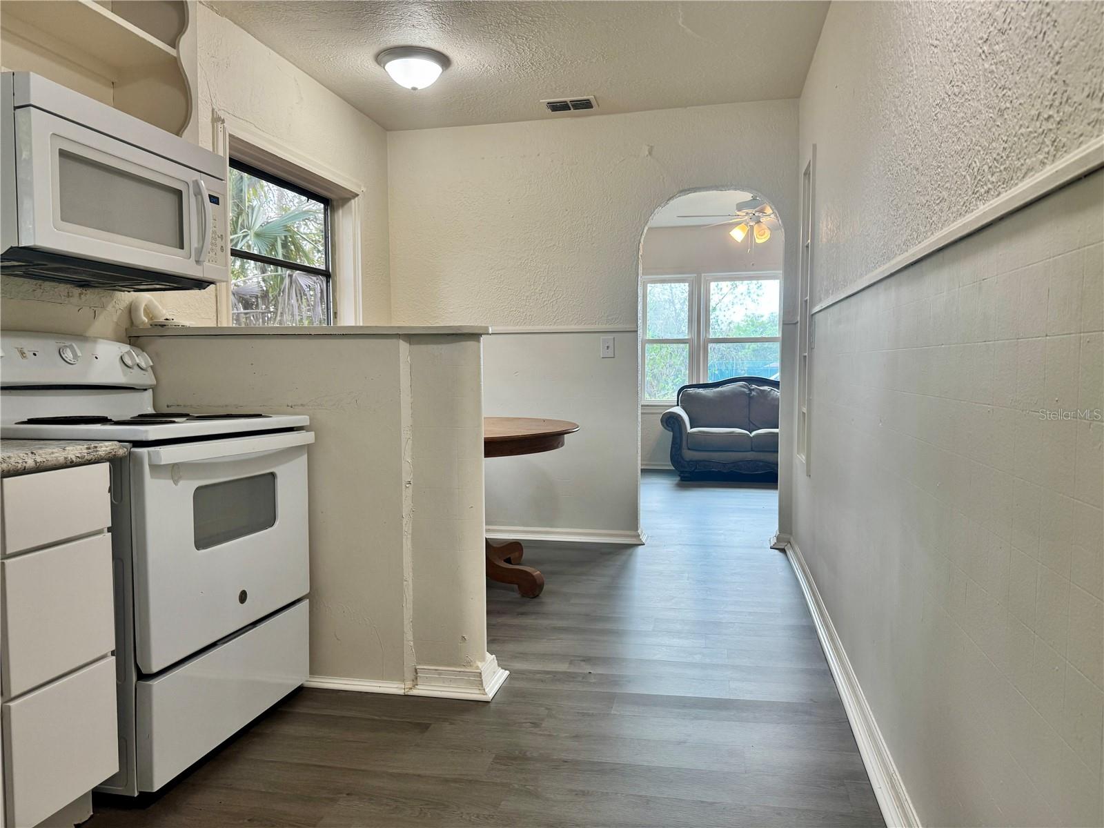 425 Sessoms Avenue, FL