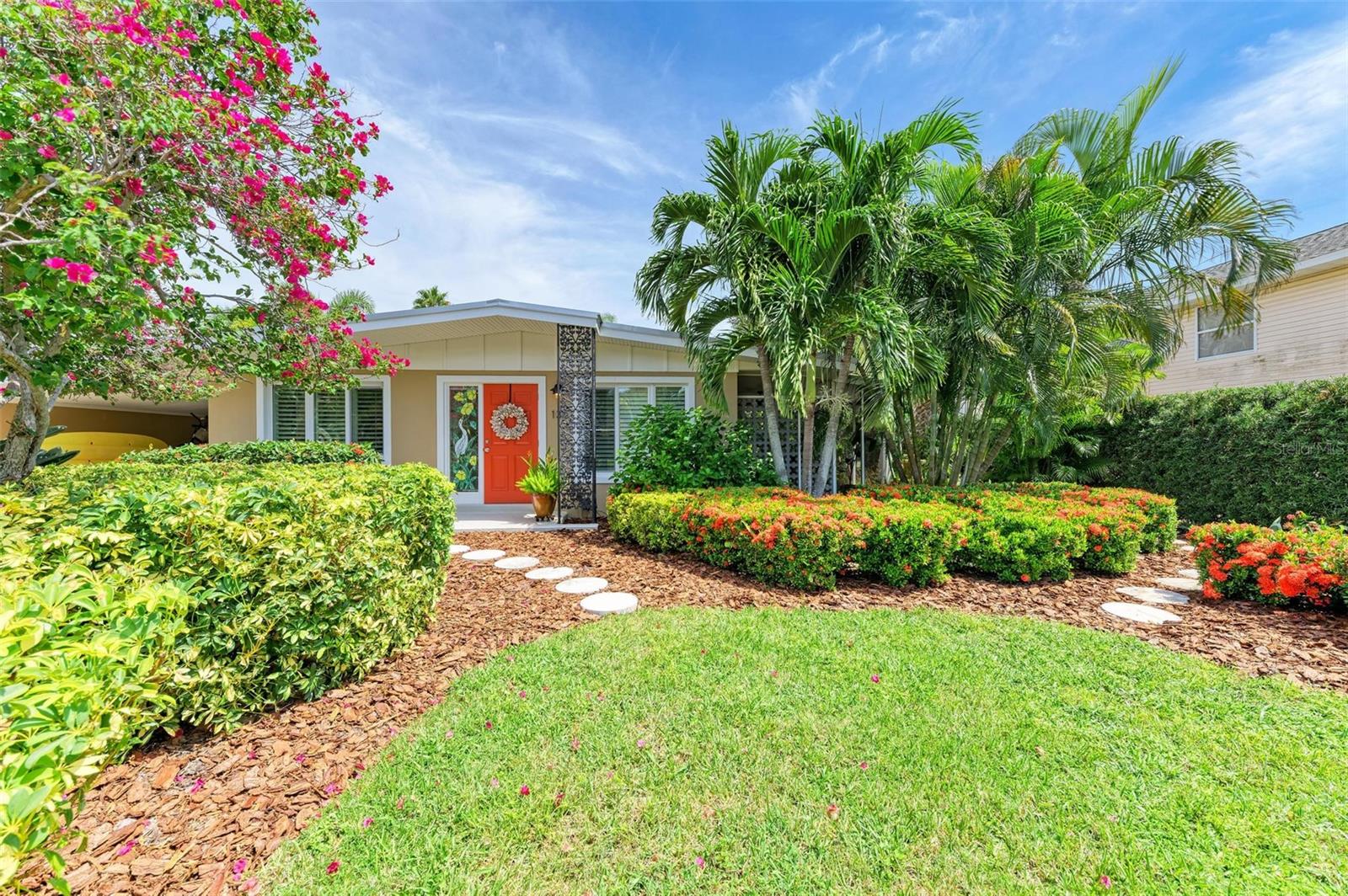 136 Crescent Dr, FL