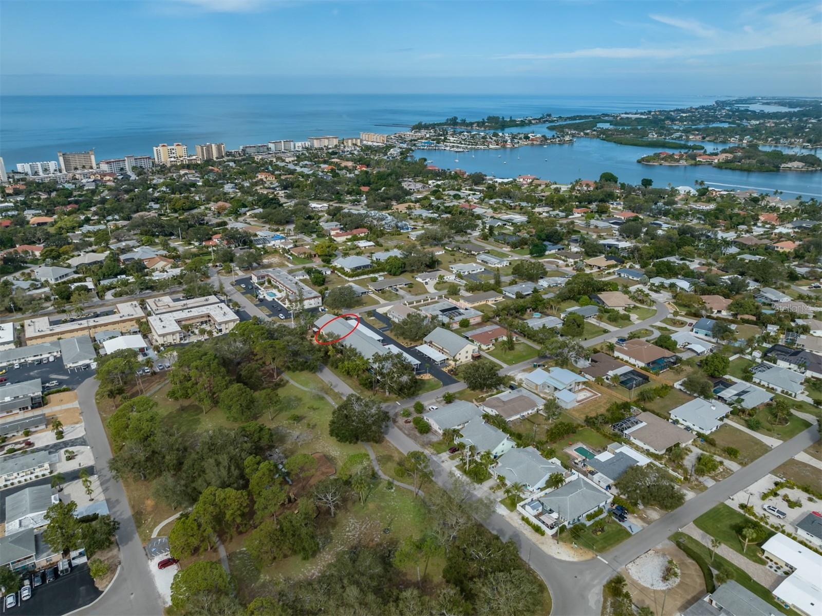 533 Parkdale Mews, FL