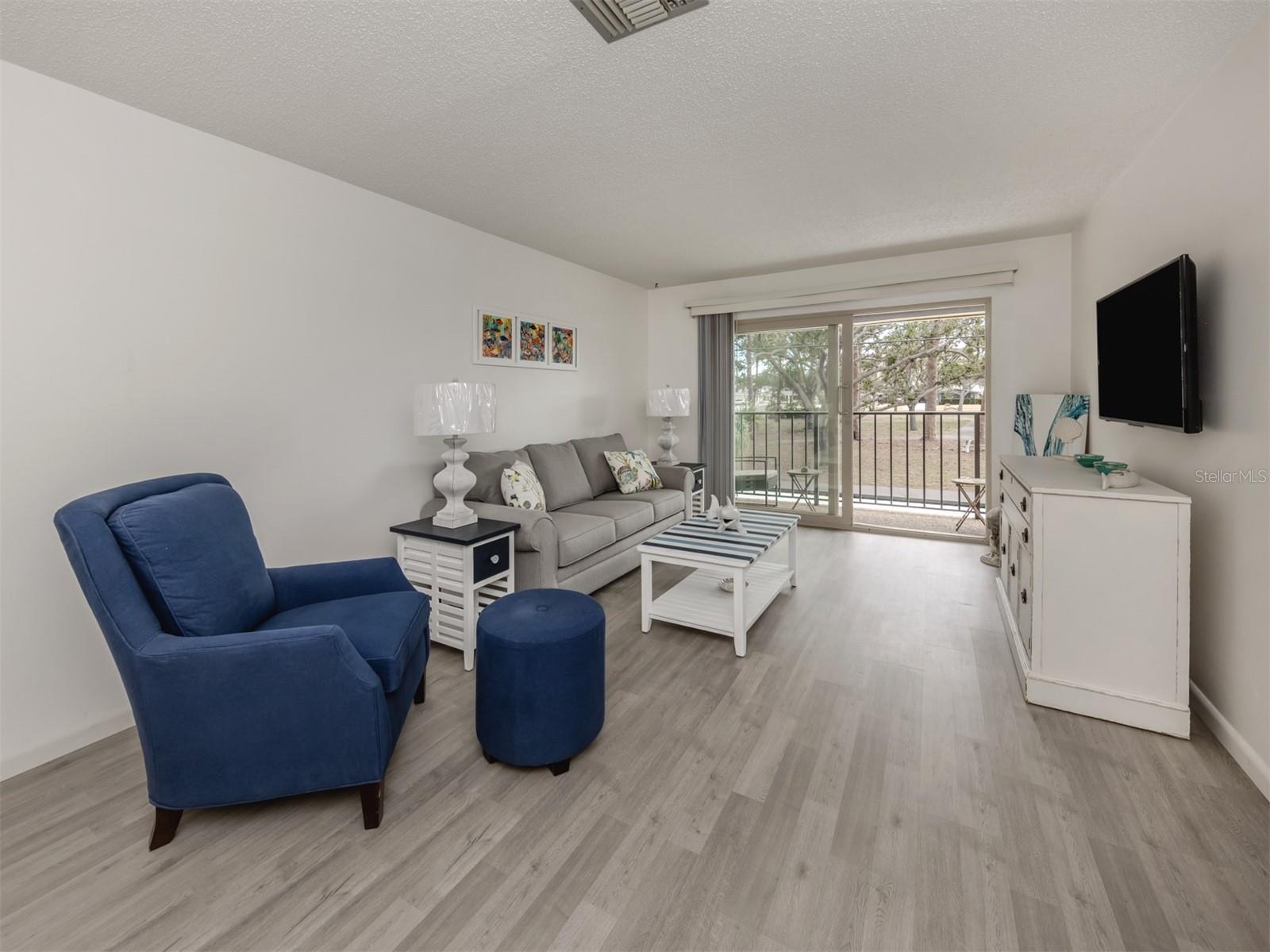 533 Parkdale Mews, FL