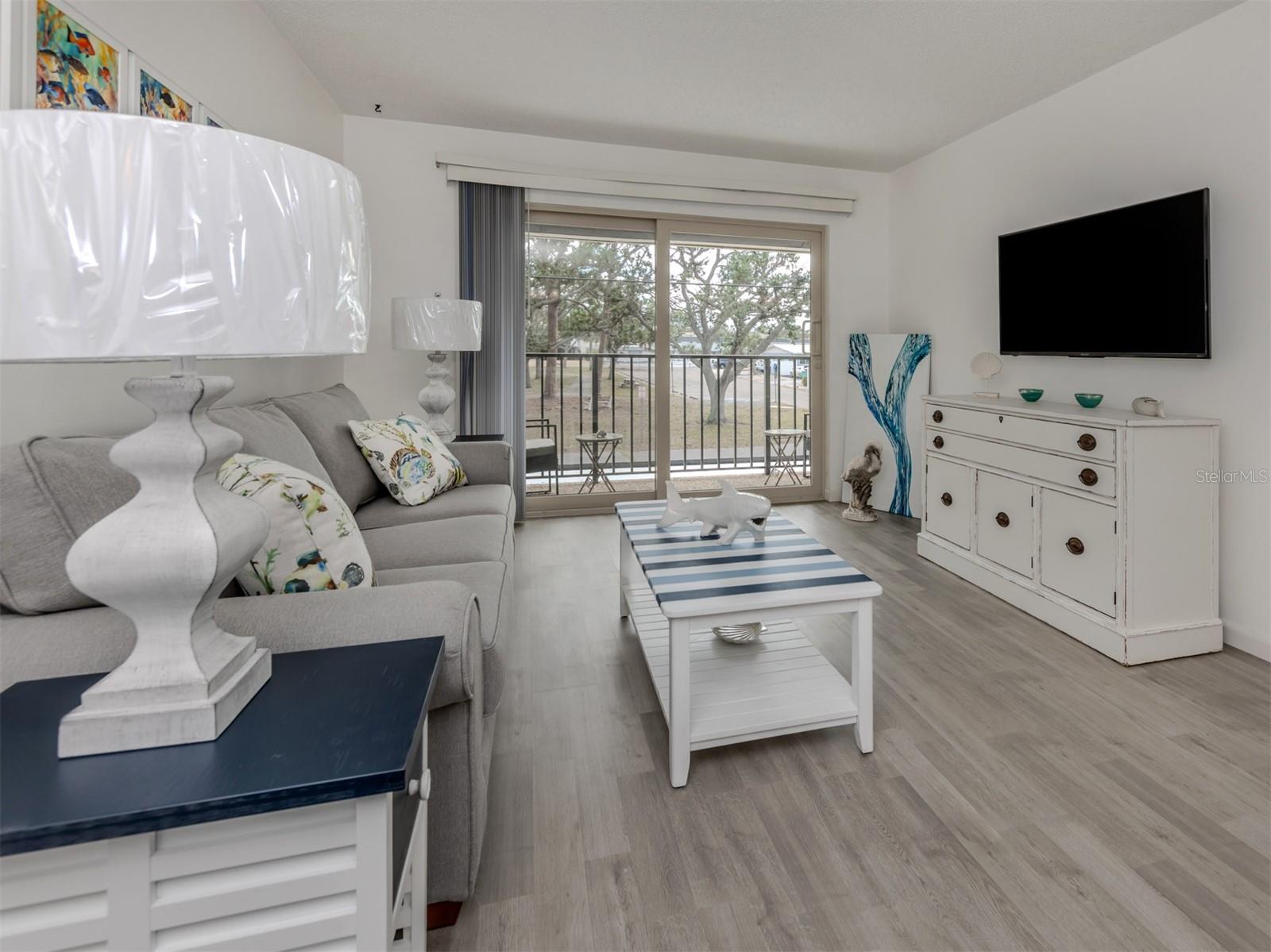 533 Parkdale Mews, FL