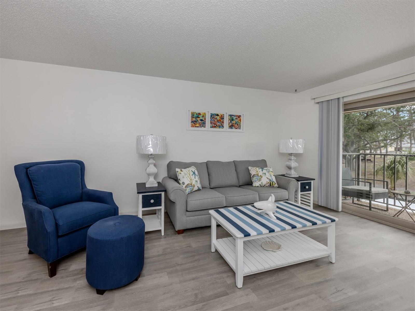 533 Parkdale Mews, FL