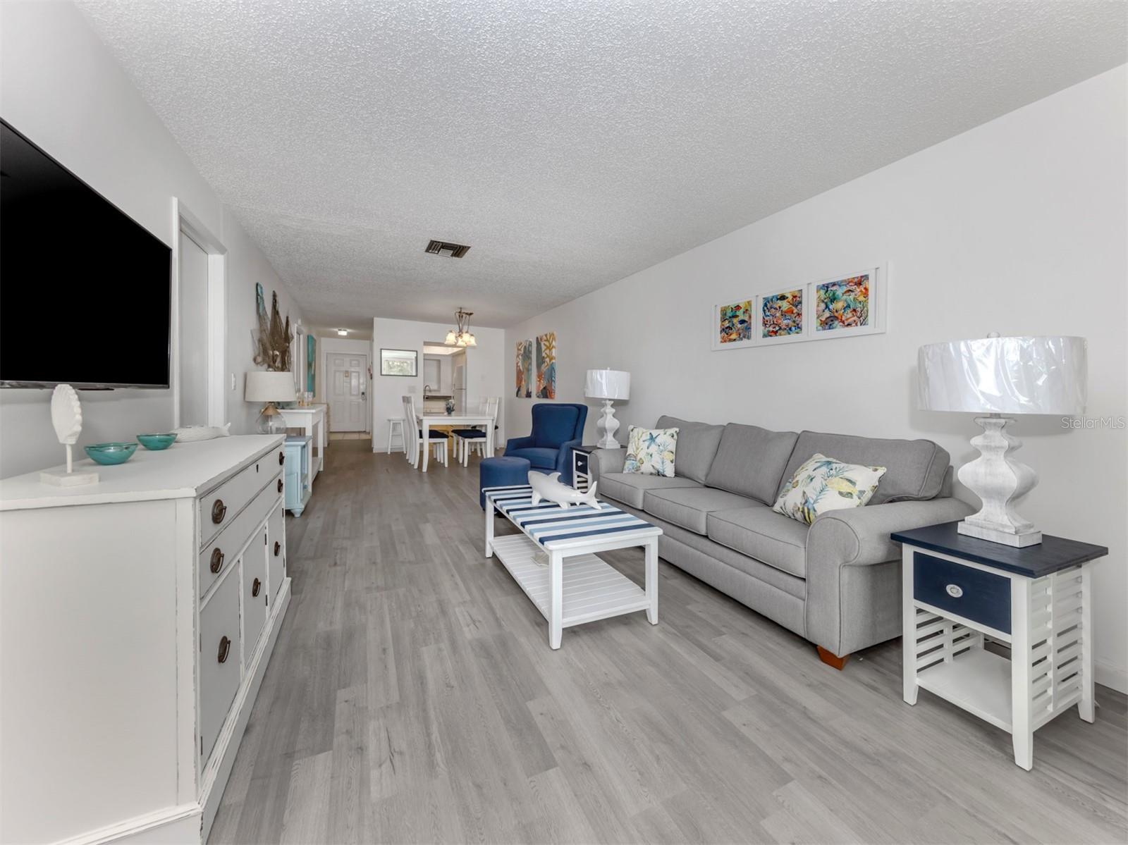 533 Parkdale Mews, FL