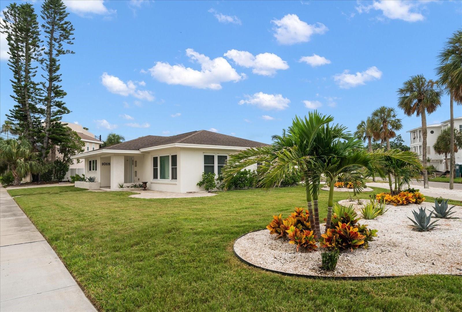 1018 Bay Esplanade, FL