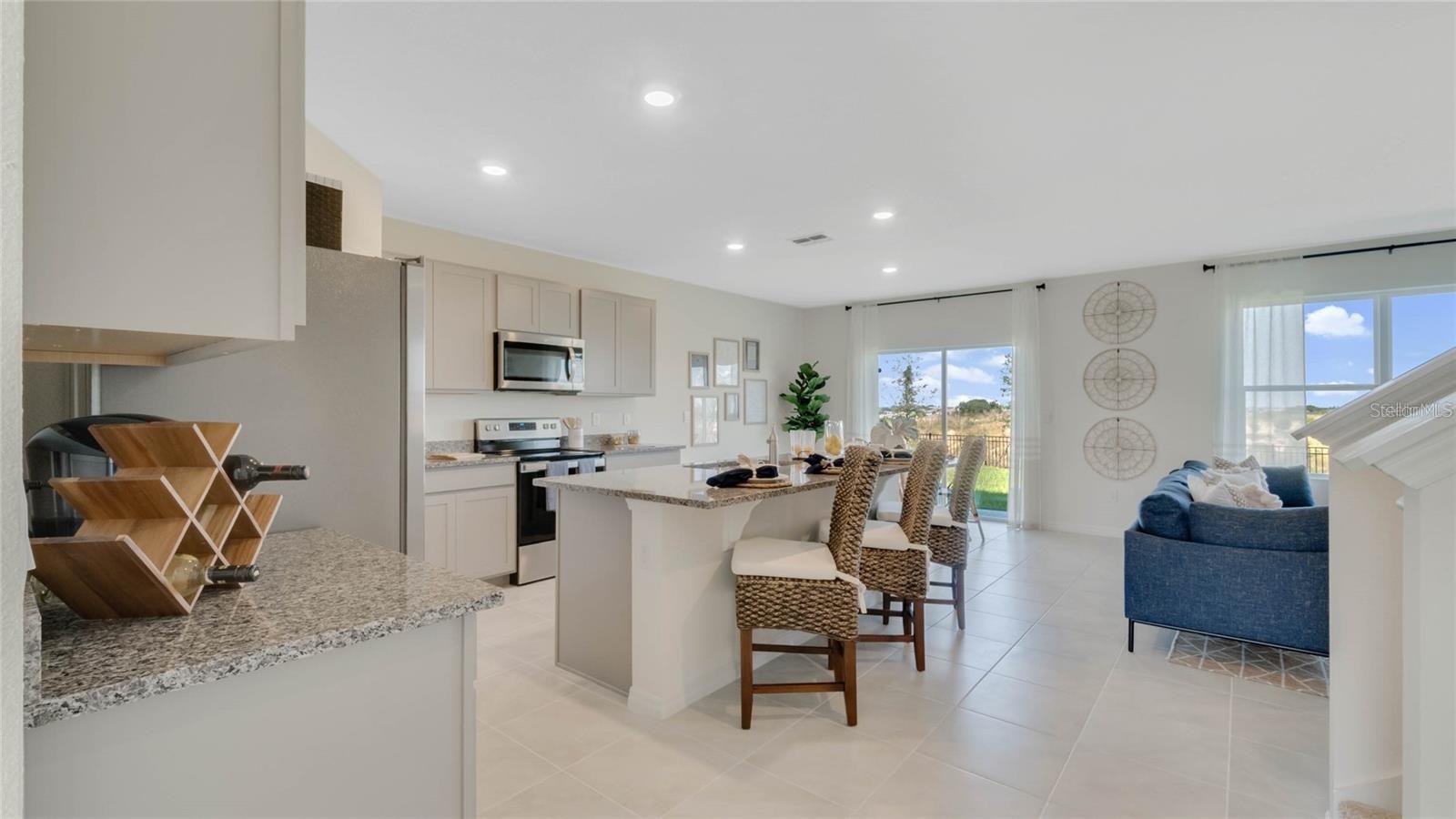 572 Lake Wildmere Cove, FL