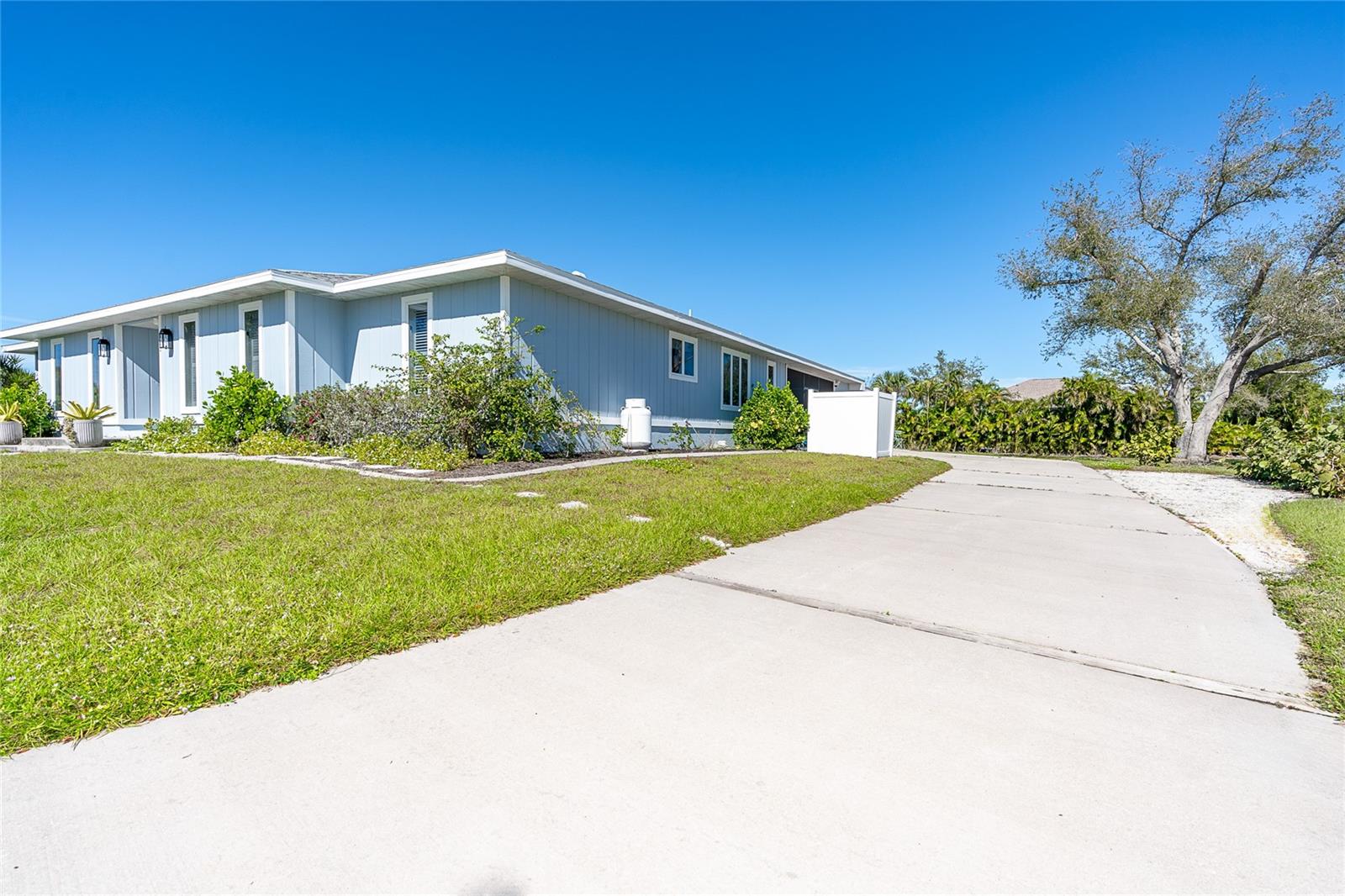 320 Anchor Row, FL