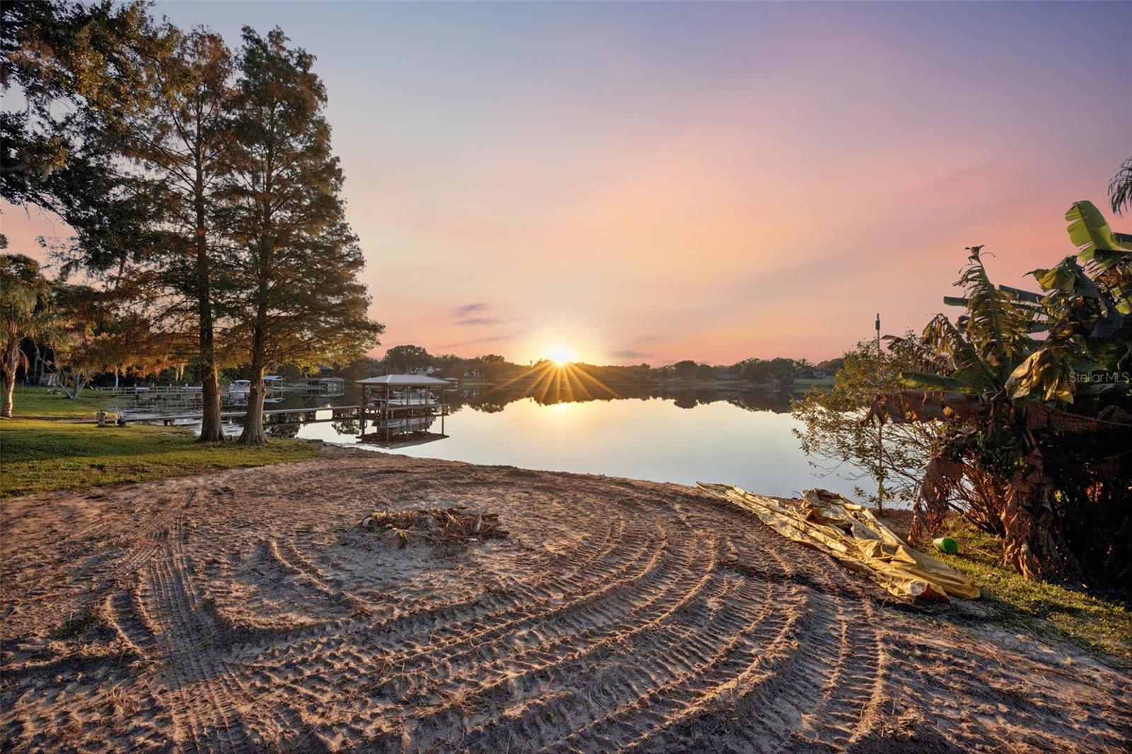 E Crooked Lake Dr, FL