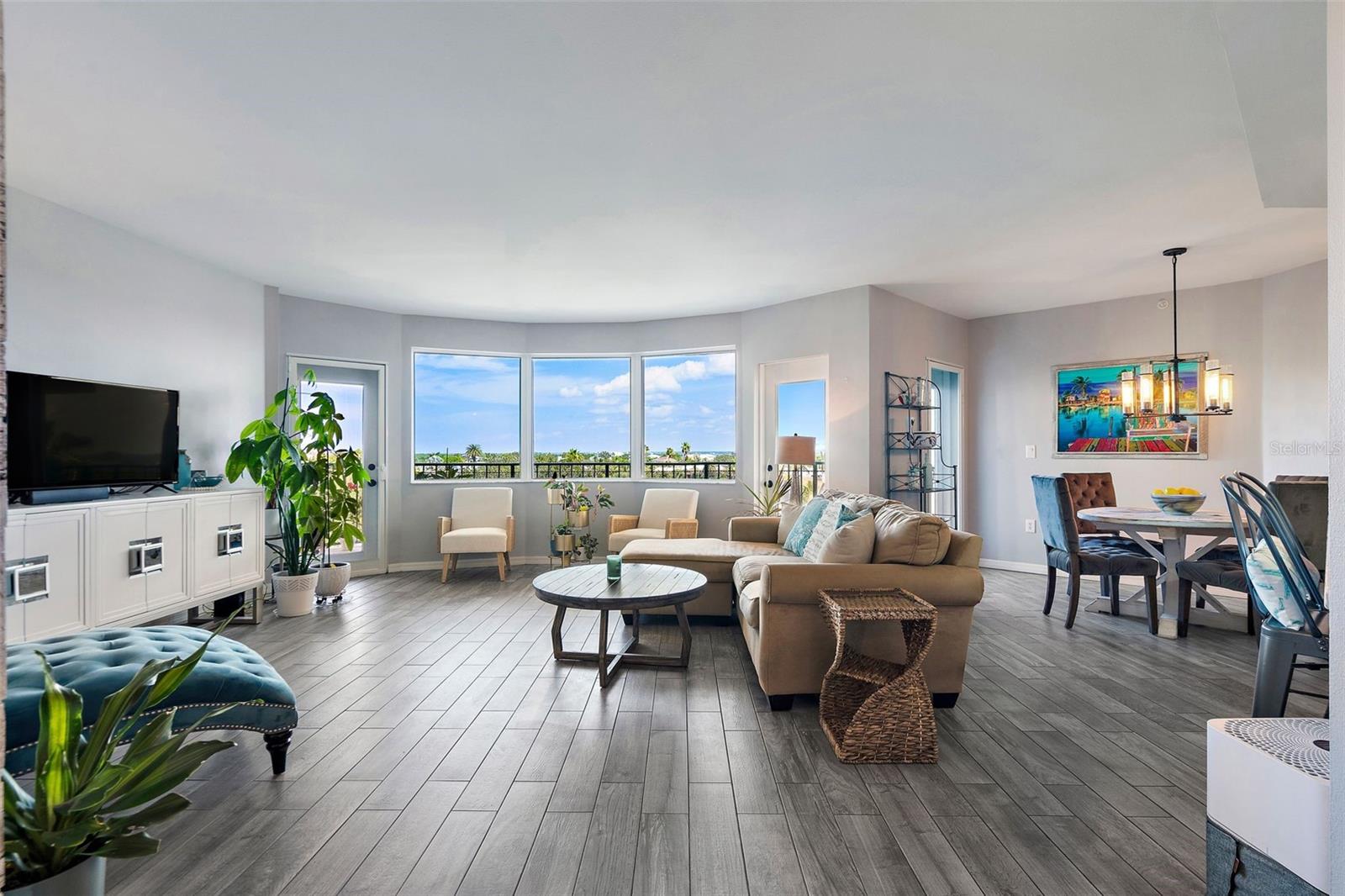 670 Island Way, FL