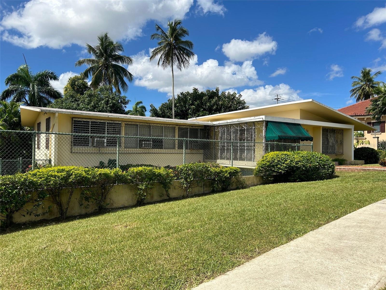 Urb Garden Hills Terrace St. #L4, PR