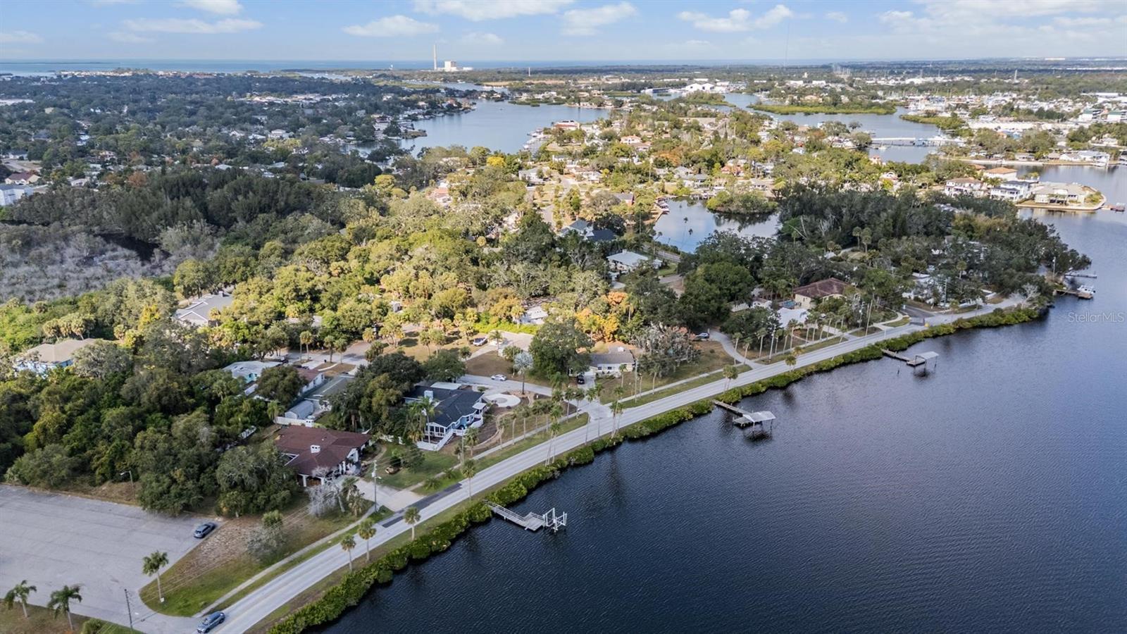 302 Whitcomb Blvd, FL