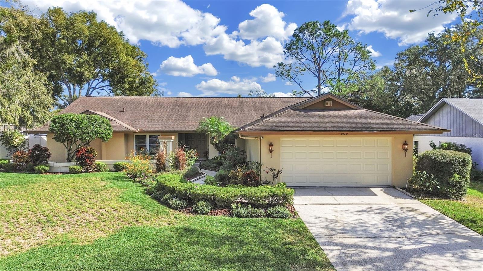 305 Running Horse Road, FL