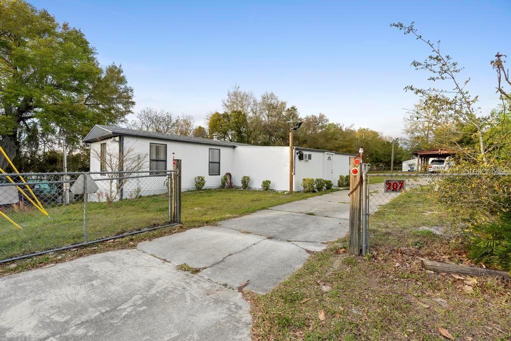 207 Robinhood Dr, FL