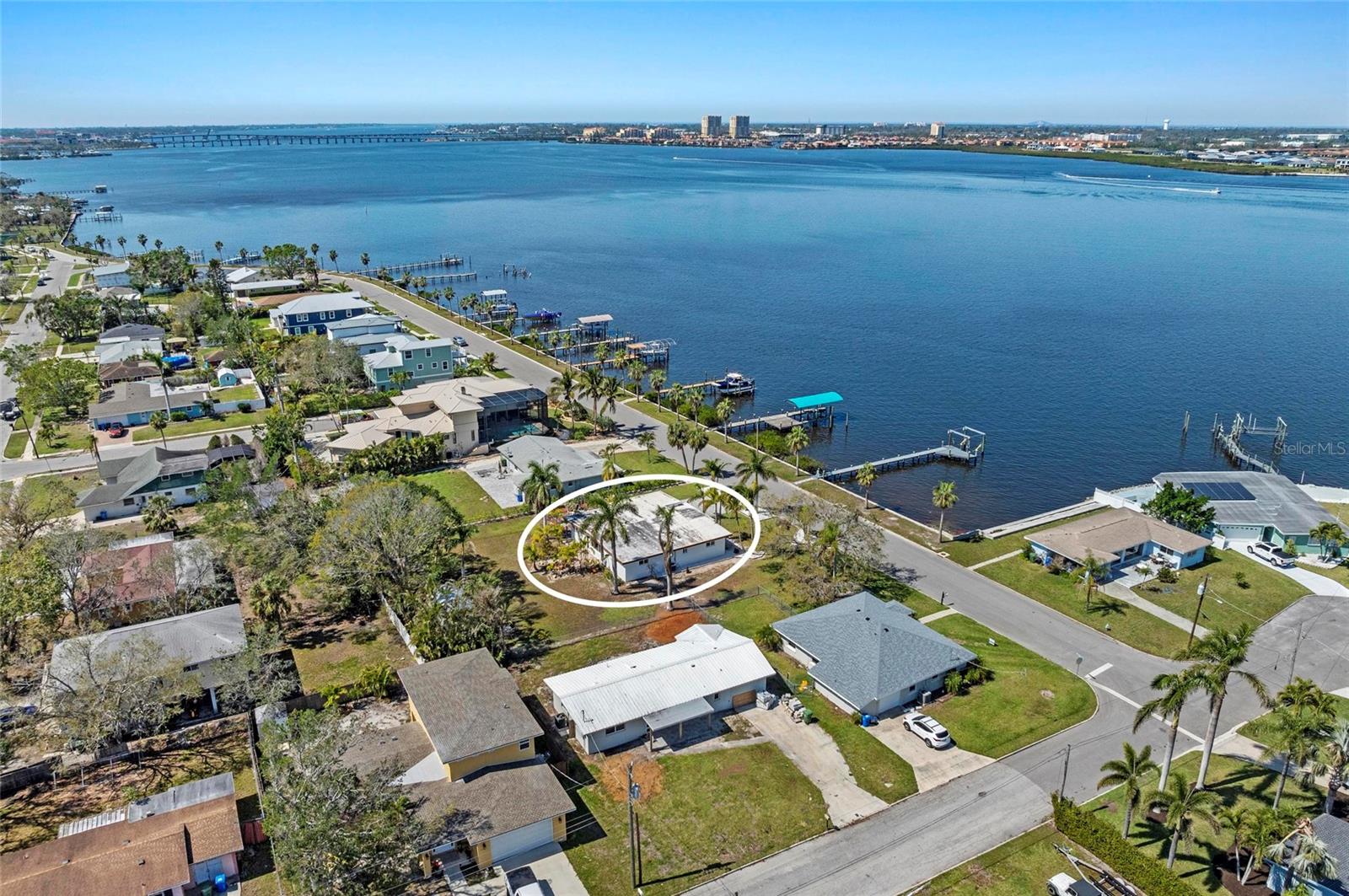 2014 Riverside Dr E, FL