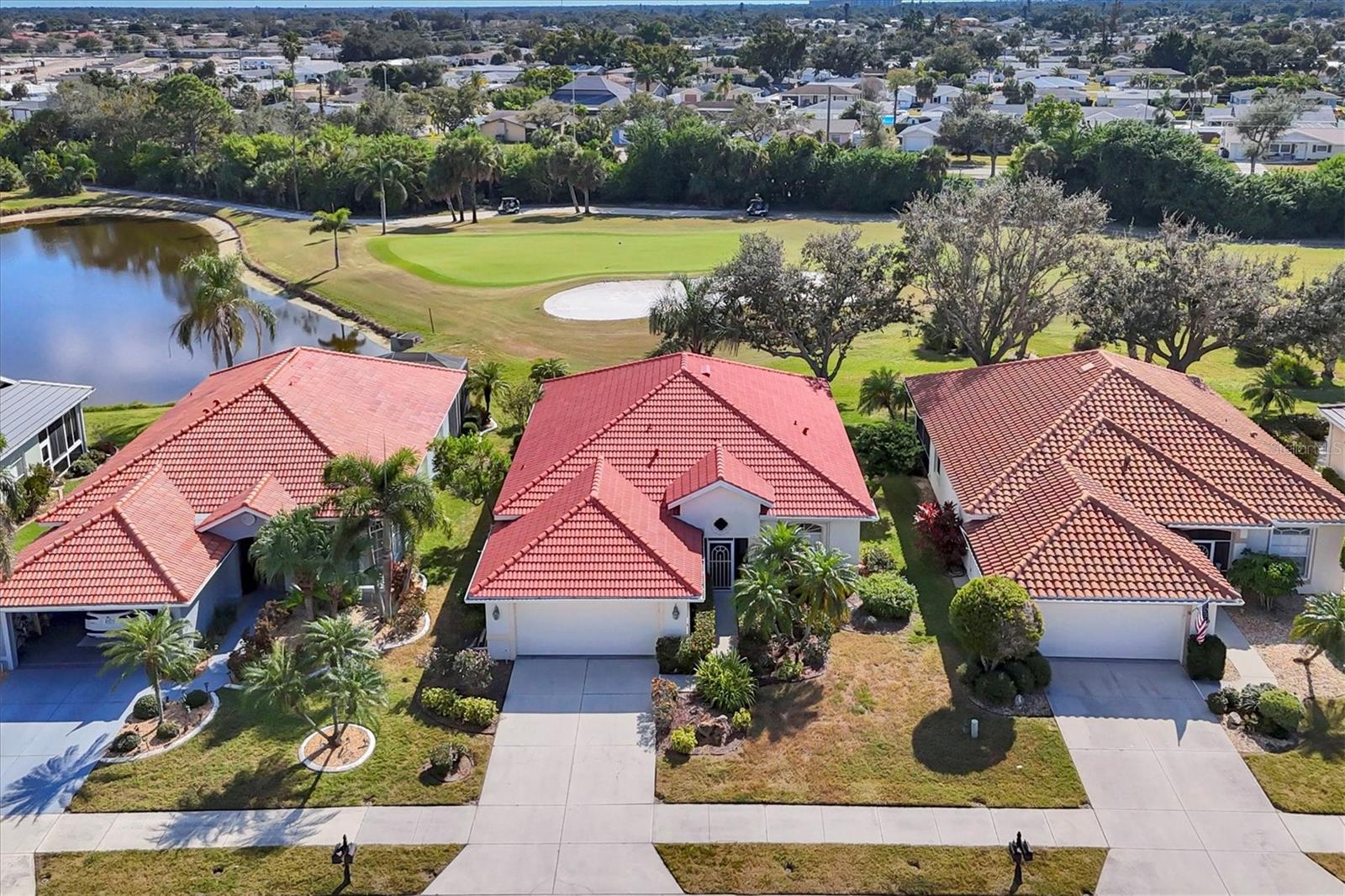 446 Pinewood Lake Dr, FL