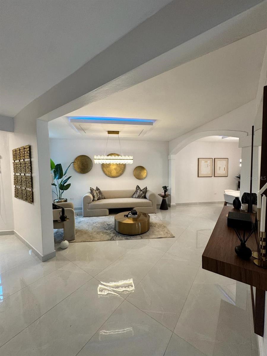 B7 Brighton Country Club, PR