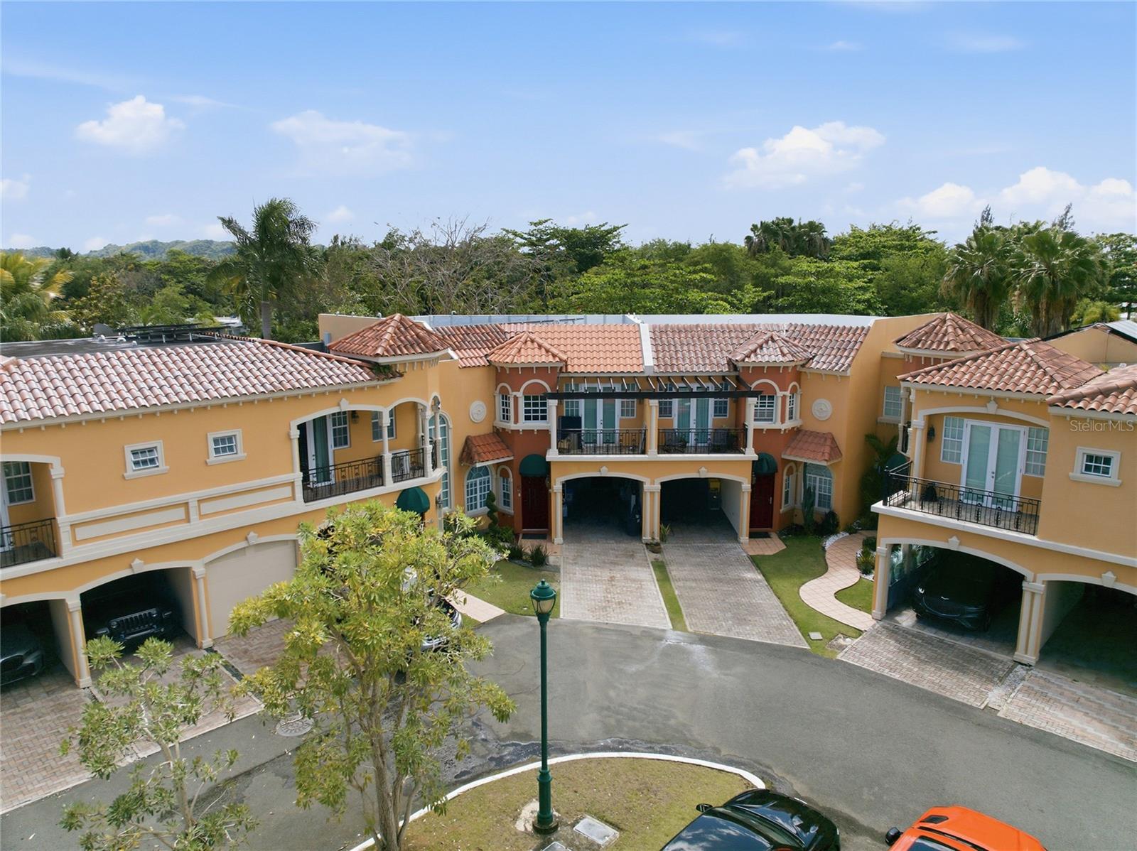 B7 Brighton Country Club, PR