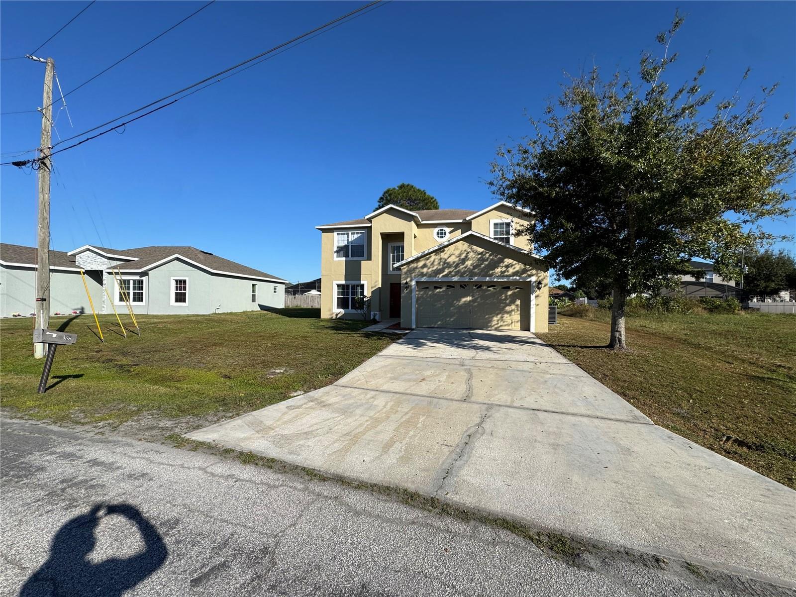 681 Basingstoke Ct, FL