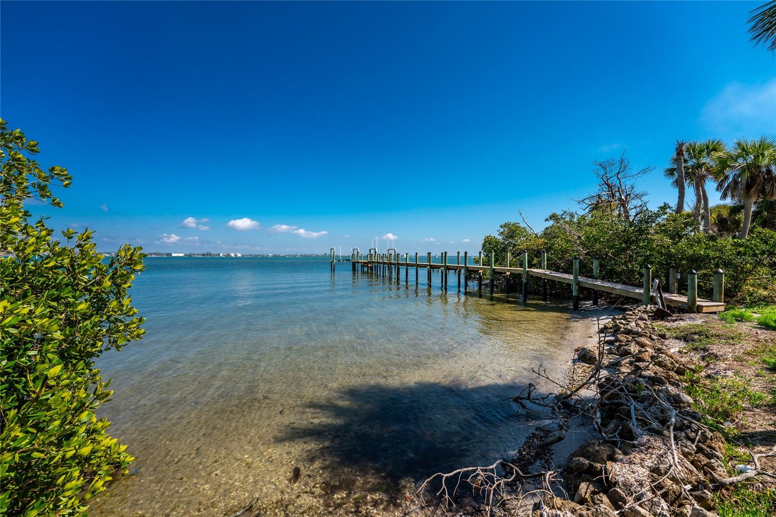 4025 Bay Oaks Cir, FL