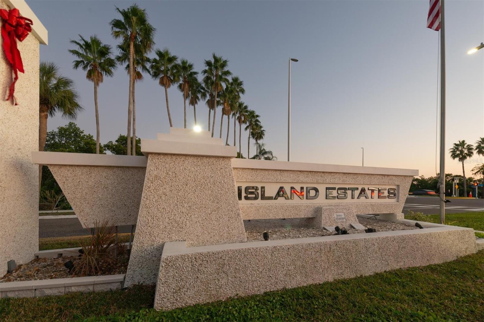 660 Island Way #506, FL