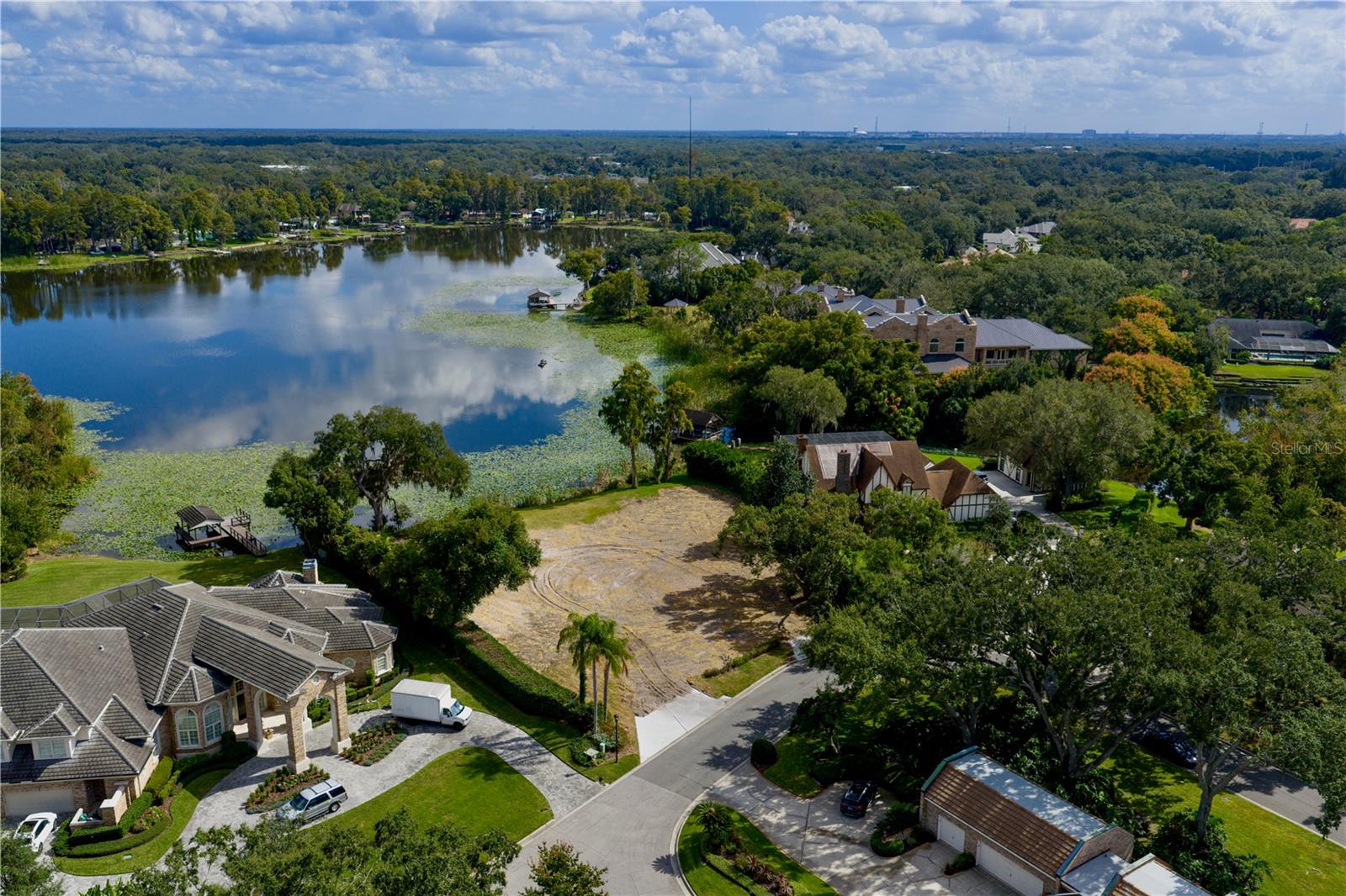 806 Taray De Avila, FL