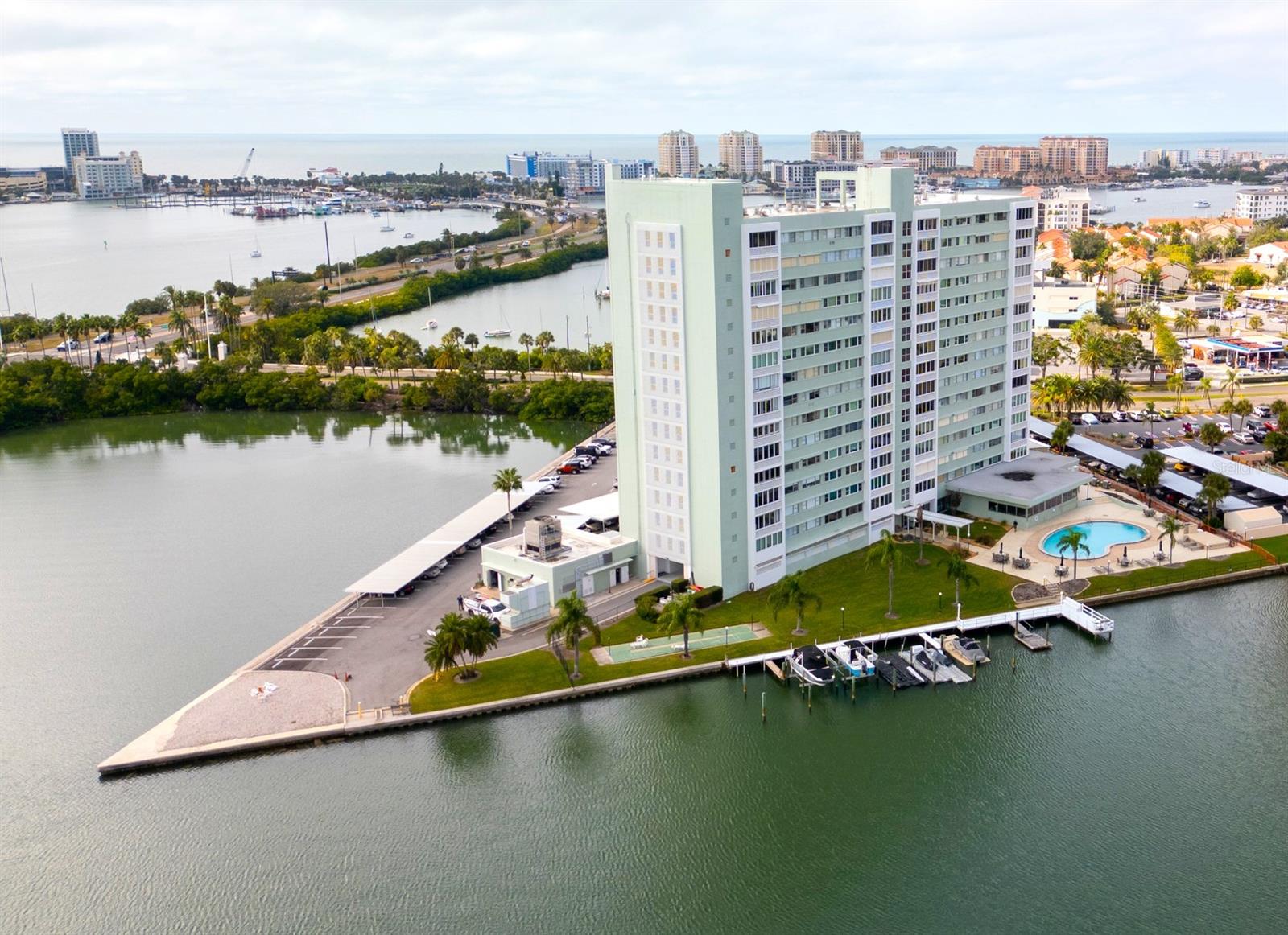 31 Island Way #703, FL