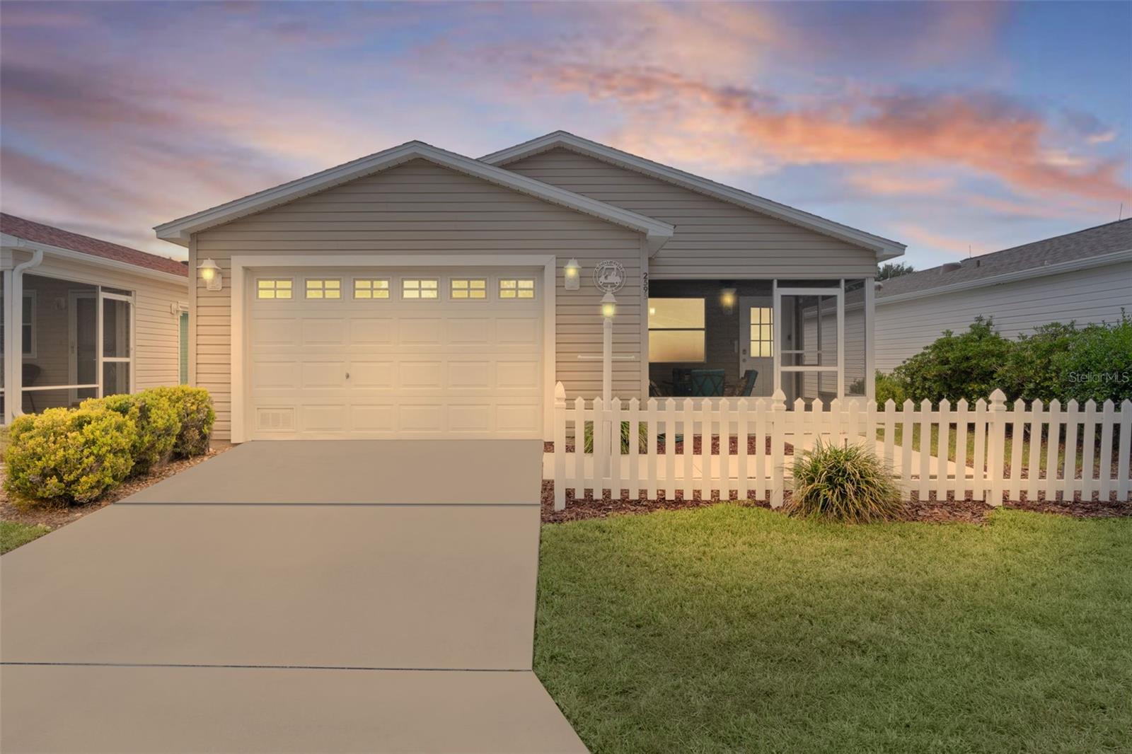 2595 Ascot Loop, FL