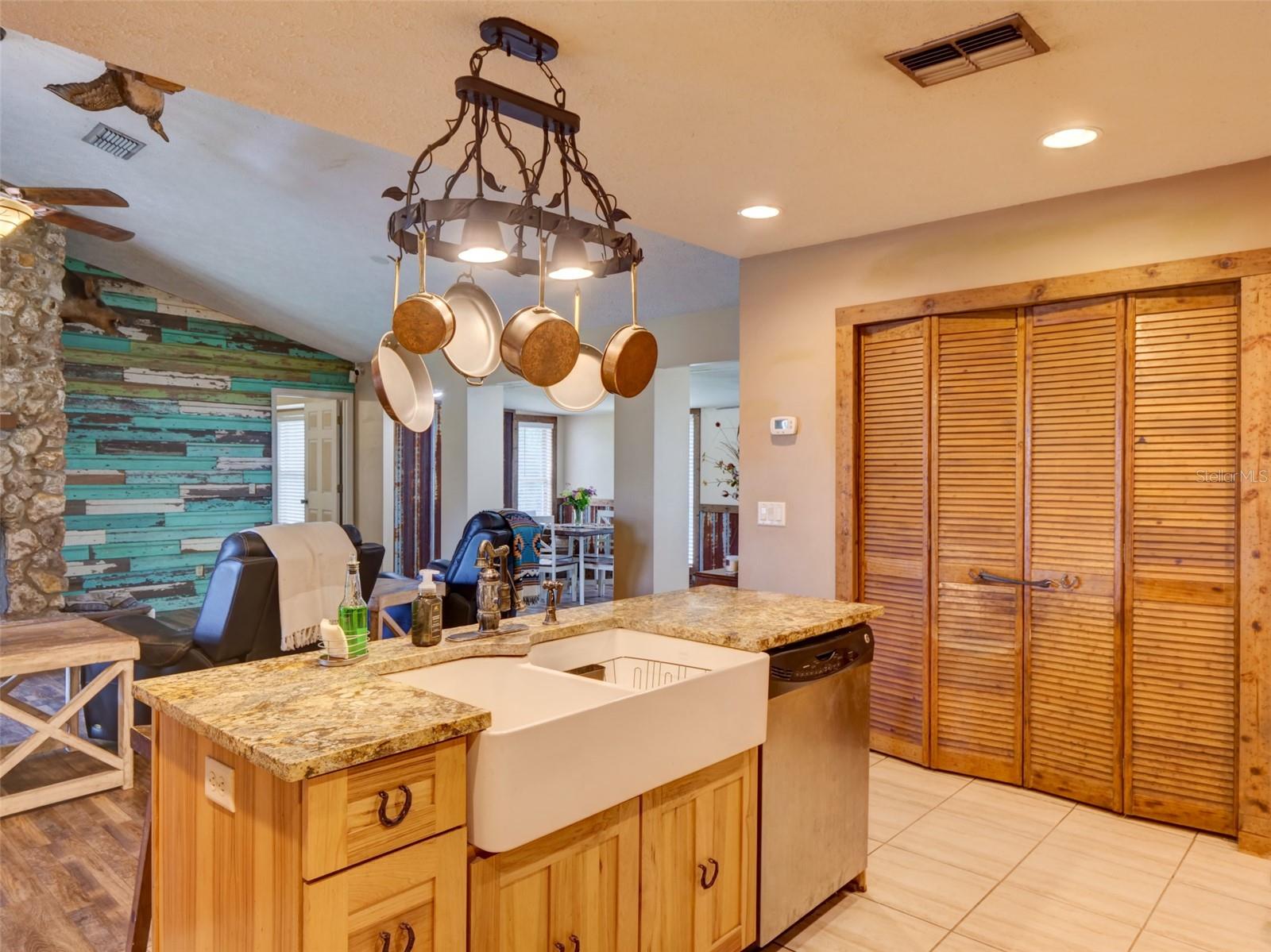 1765 Cr 462, FL