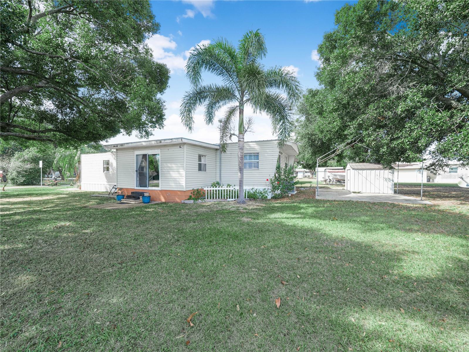 319 1st Ave N, FL