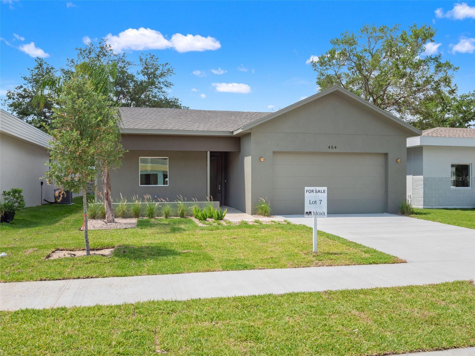 454 Skyfield Ct, FL