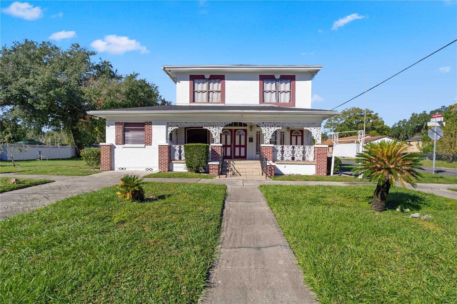 900 S Locust Ave, FL