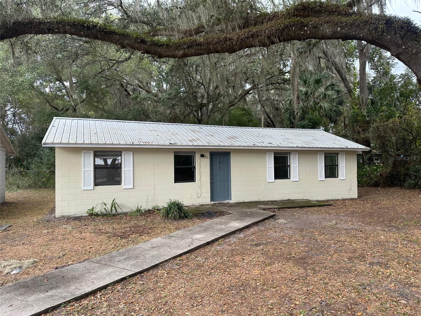 657 Ne Waldo Rd, FL