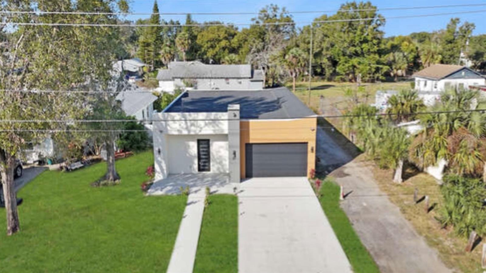 27 W 8th St, FL
