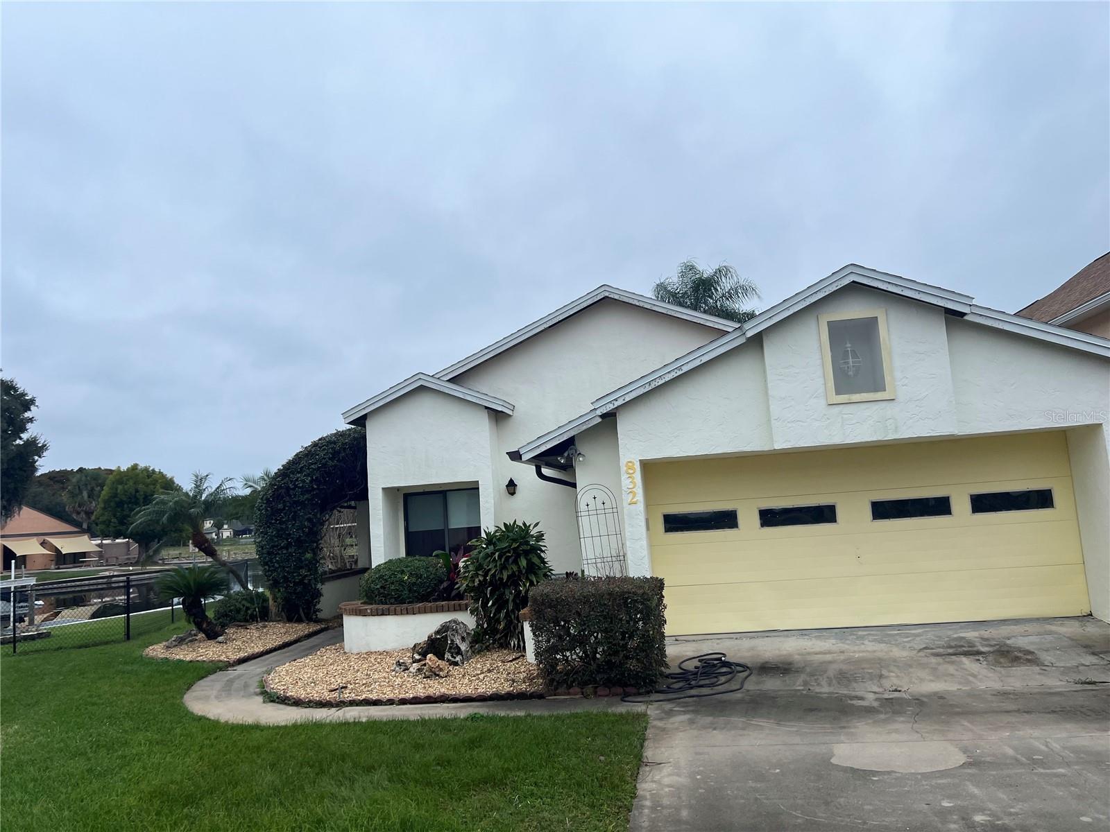 832 Palm Harbor Court, FL