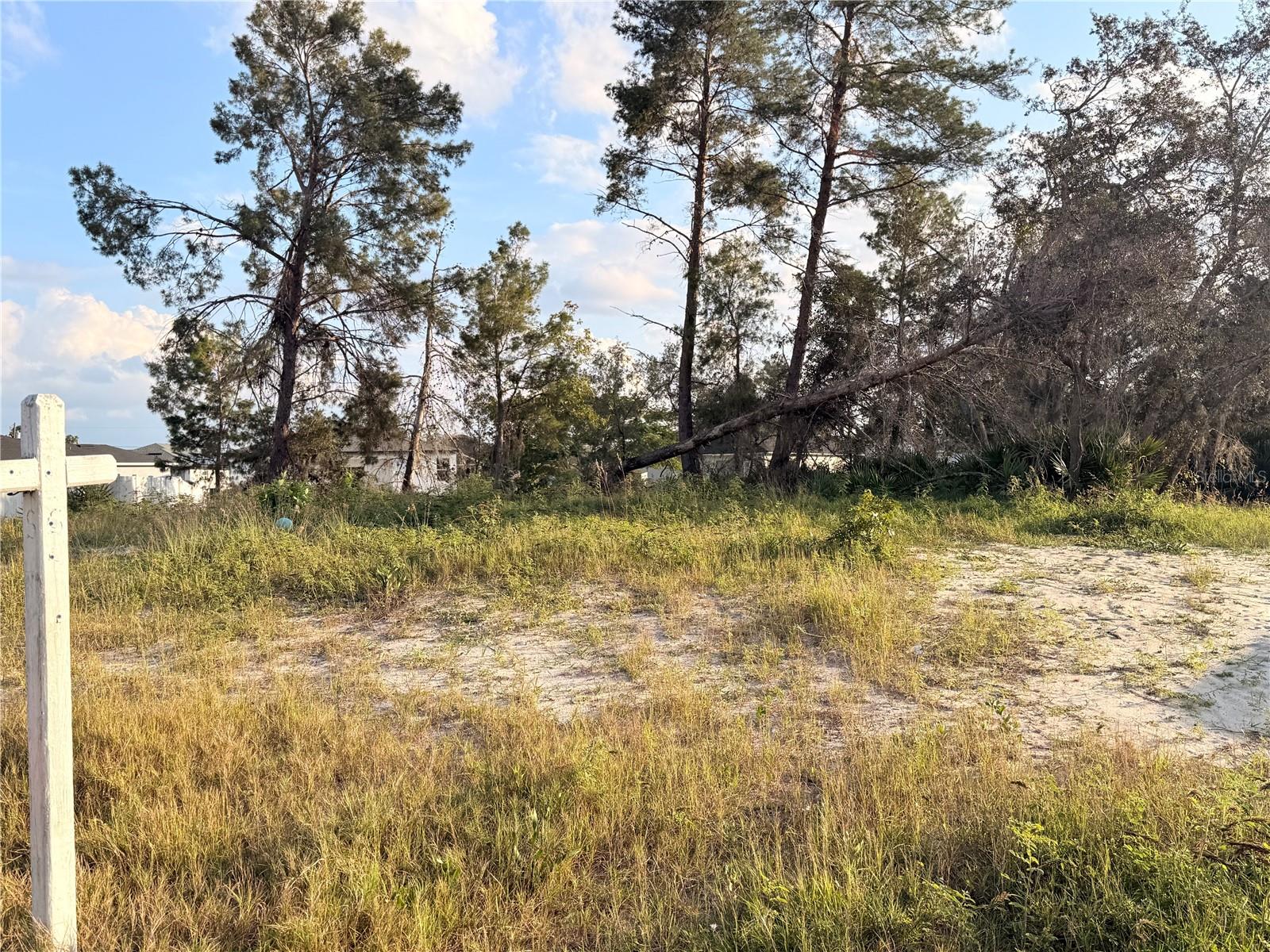 143 Zinnia Ln W, FL