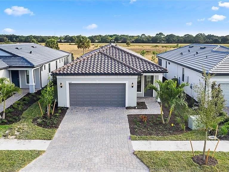 6319 Crested Eagle Lane, FL