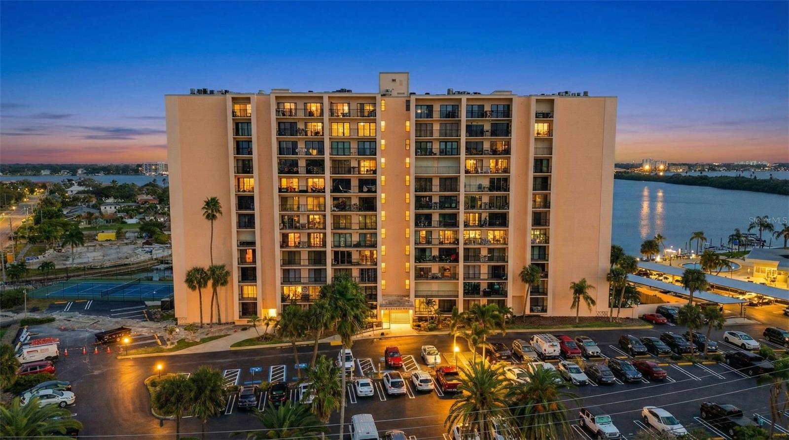 51 Island Way #311, FL