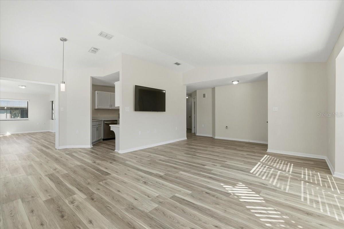664 Eagle Run, FL