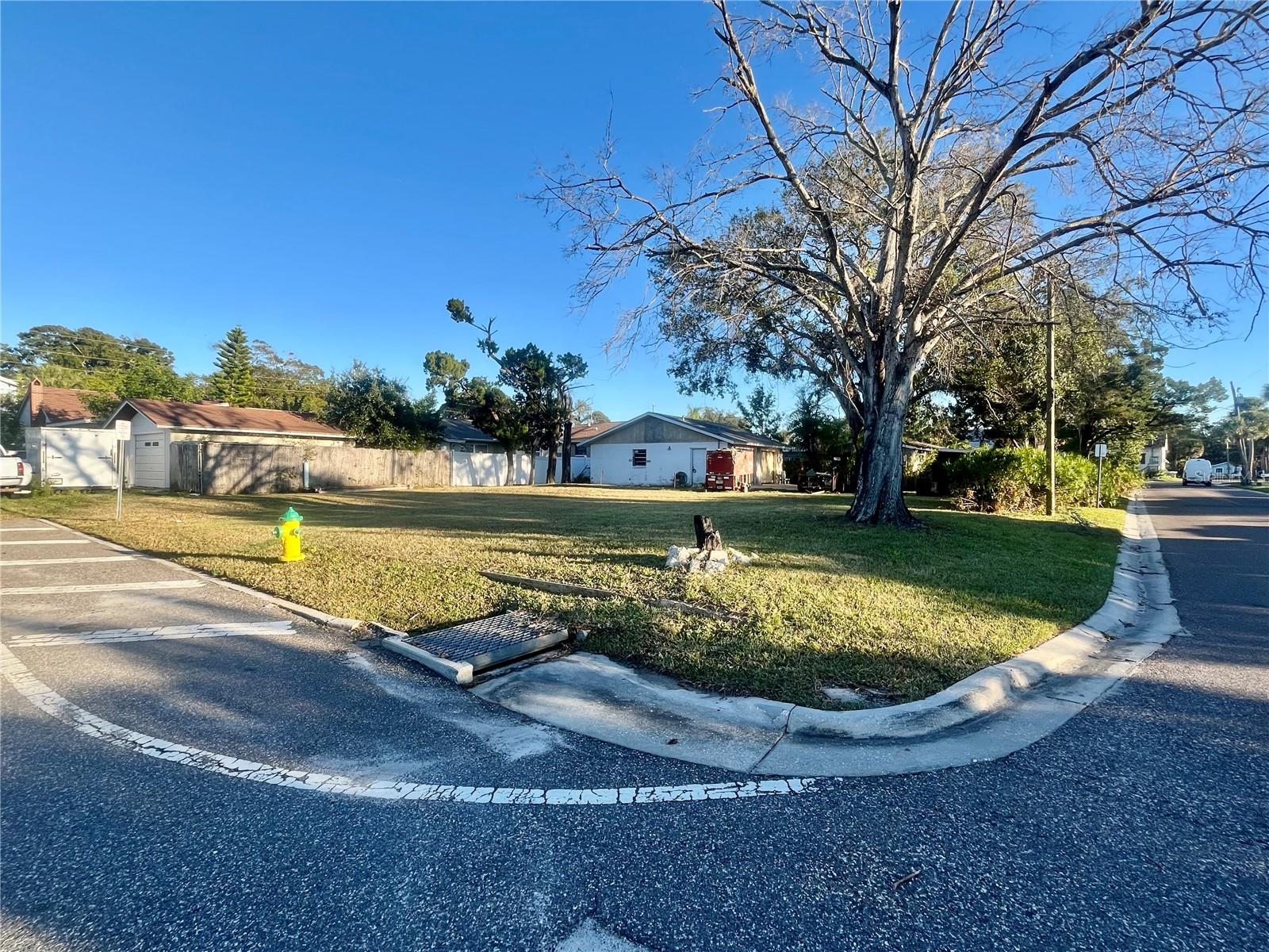 W Spruce Street, FL