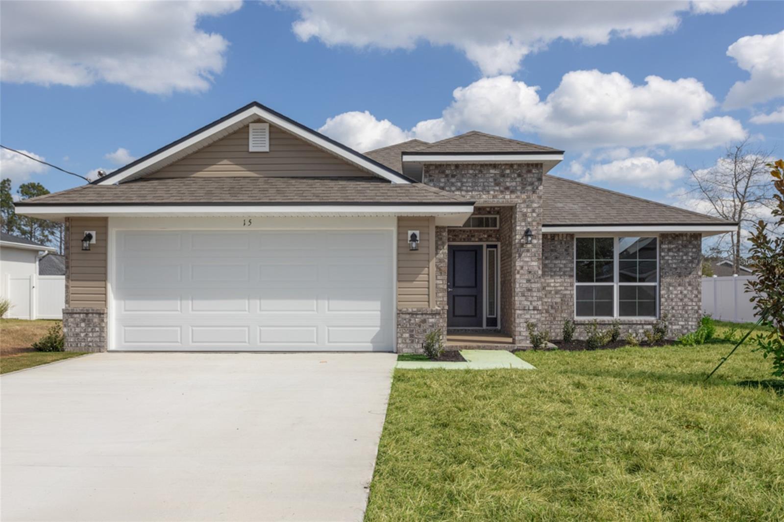 15 Roxton Ln, FL