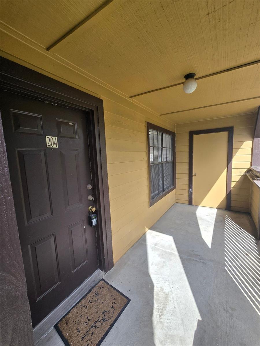 300 Lakepointe Drive, FL