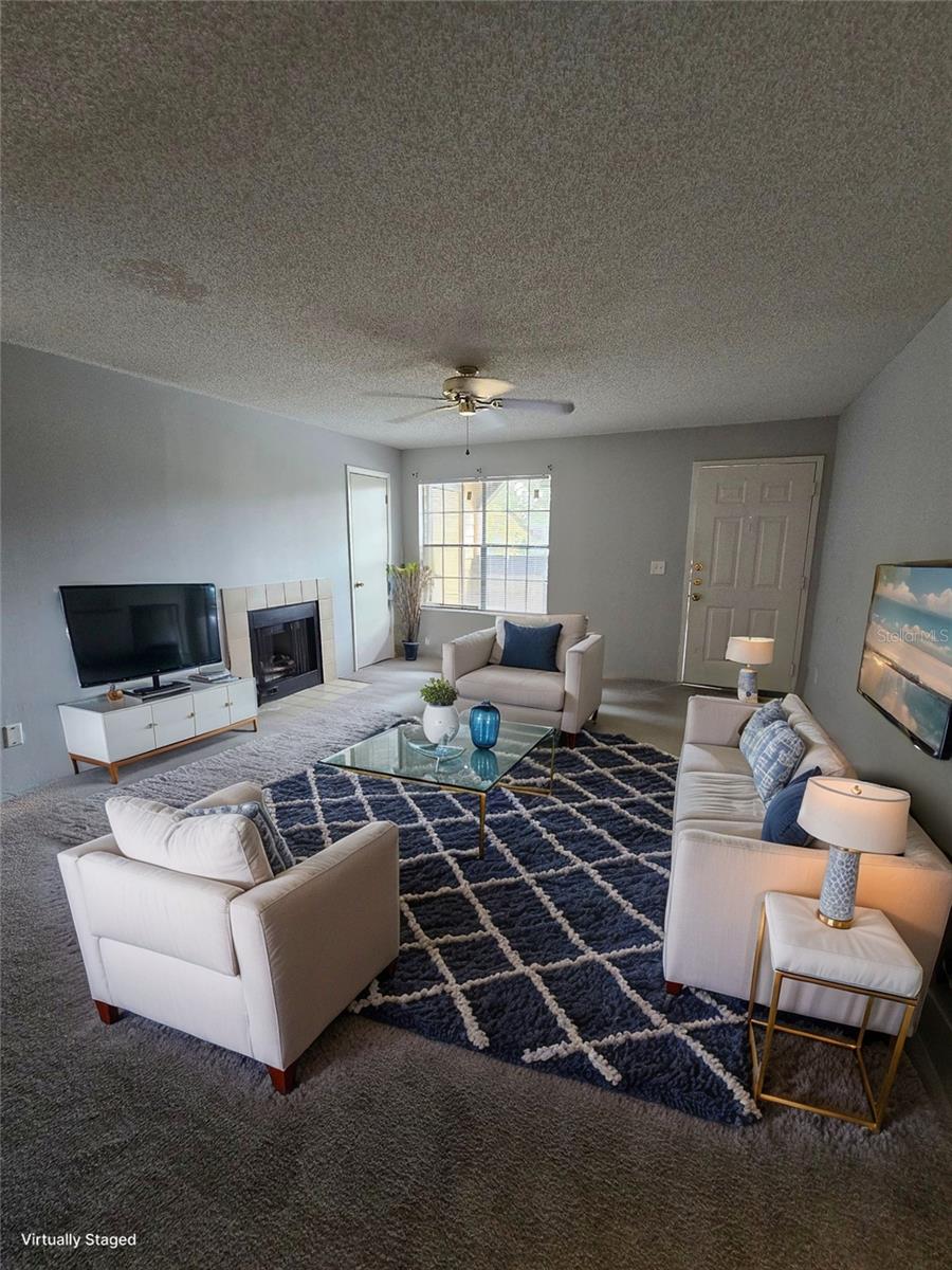 300 Lakepointe Drive, FL