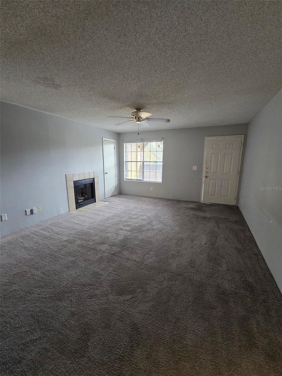 300 Lakepointe Drive, FL