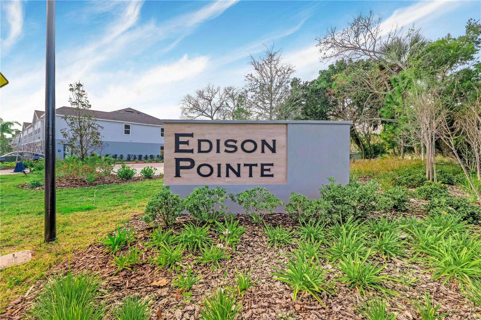 2212 Fluorescent Way, FL