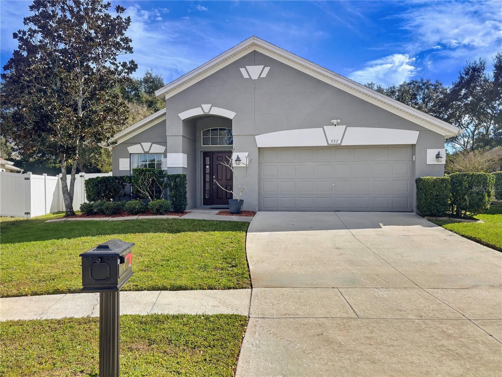 457 Mickleton Loop, FL