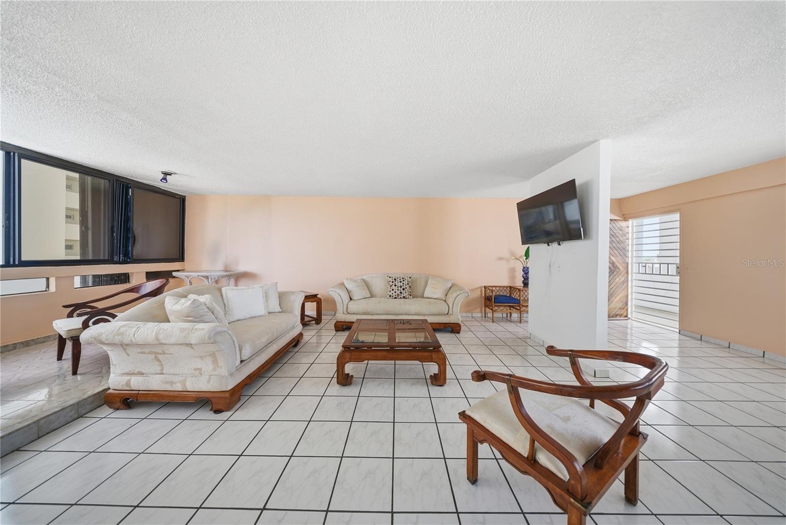 4327 Av. Isla Verde, PR
