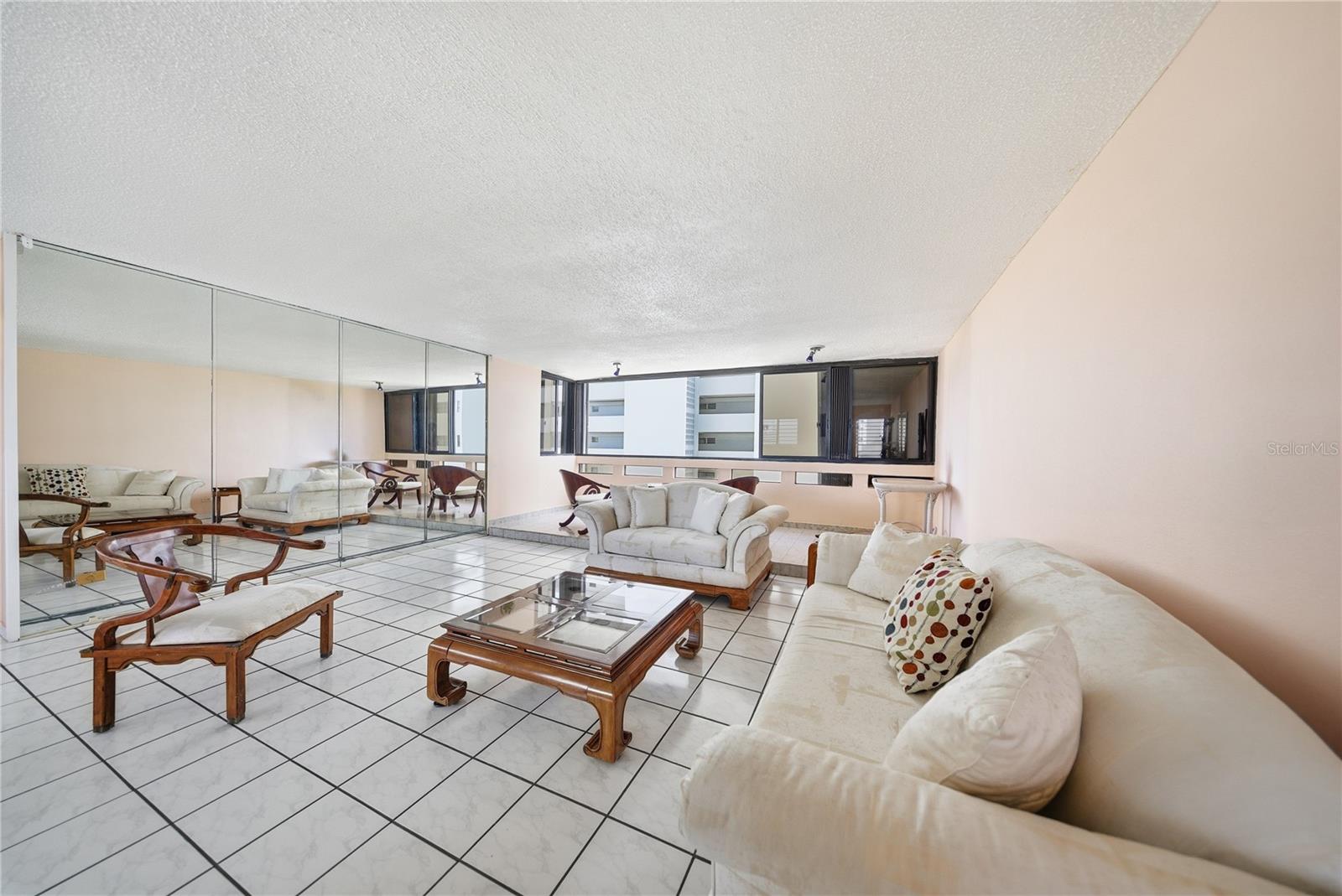 4327 Av. Isla Verde, PR