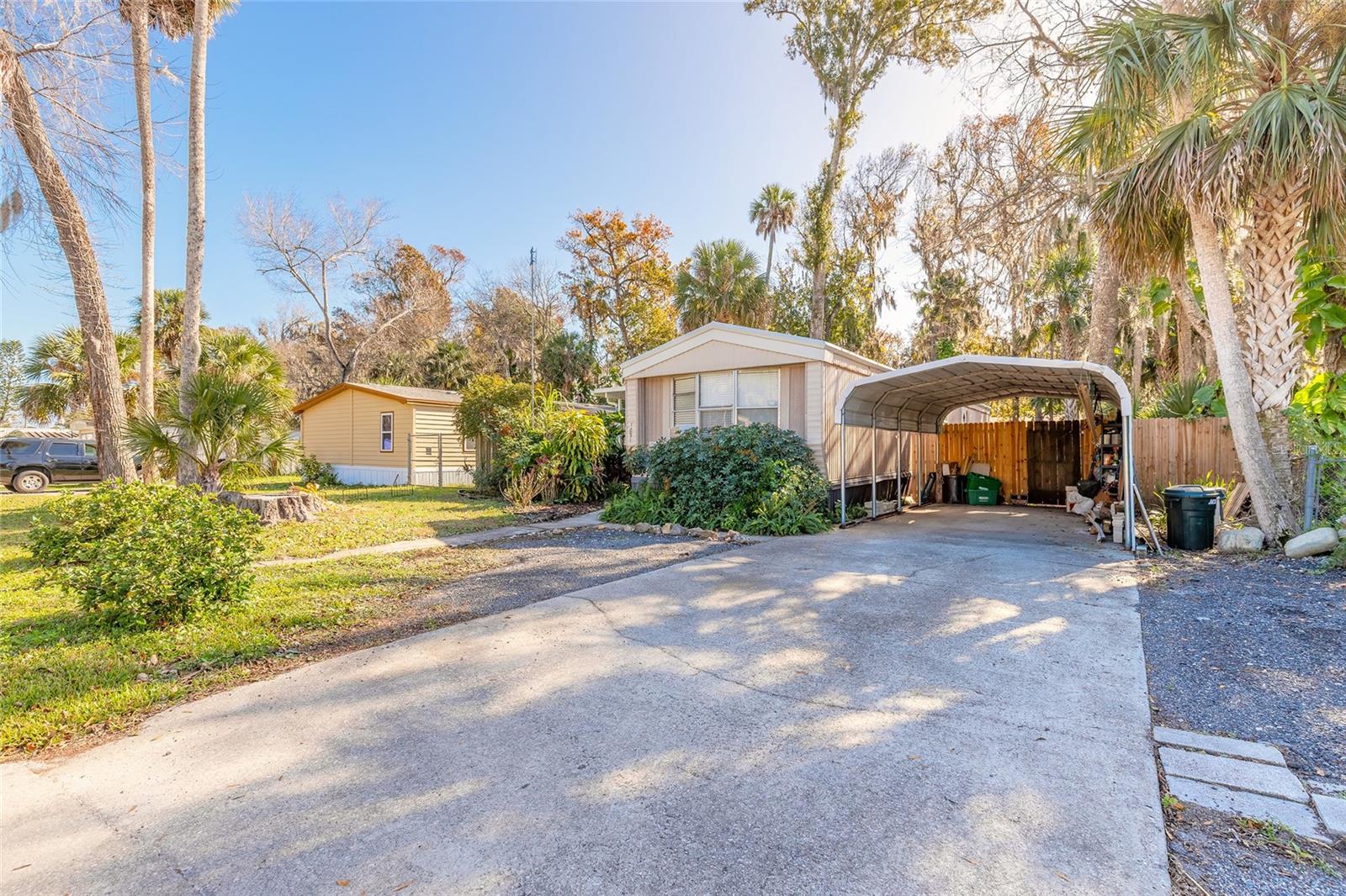 1051 Green Acres Cir N, FL