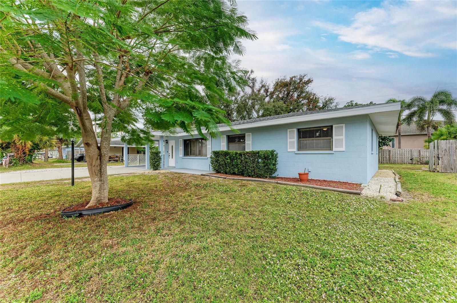 4424 87th St Ct W Street, FL