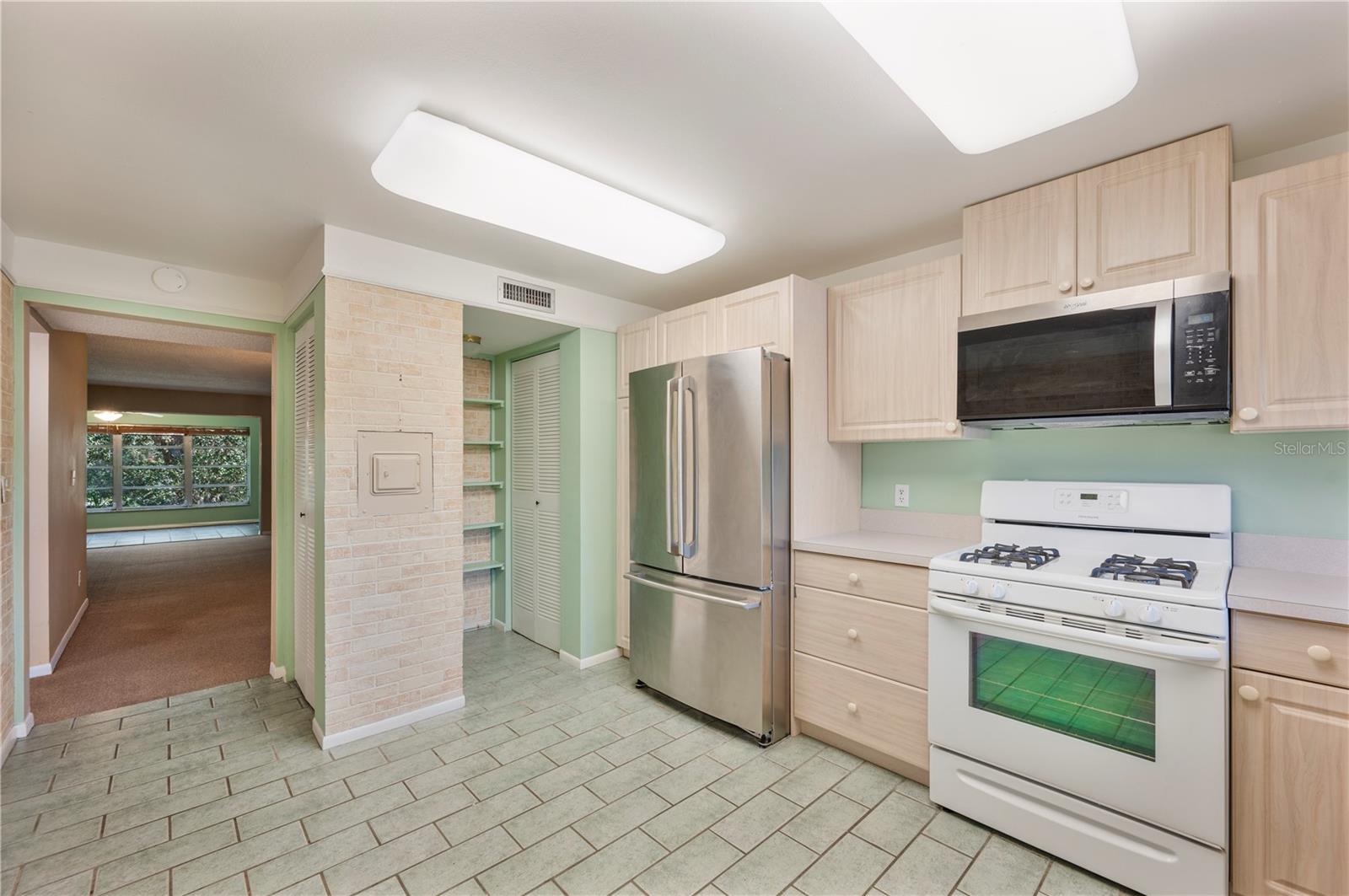 400 El Camino Drive, FL